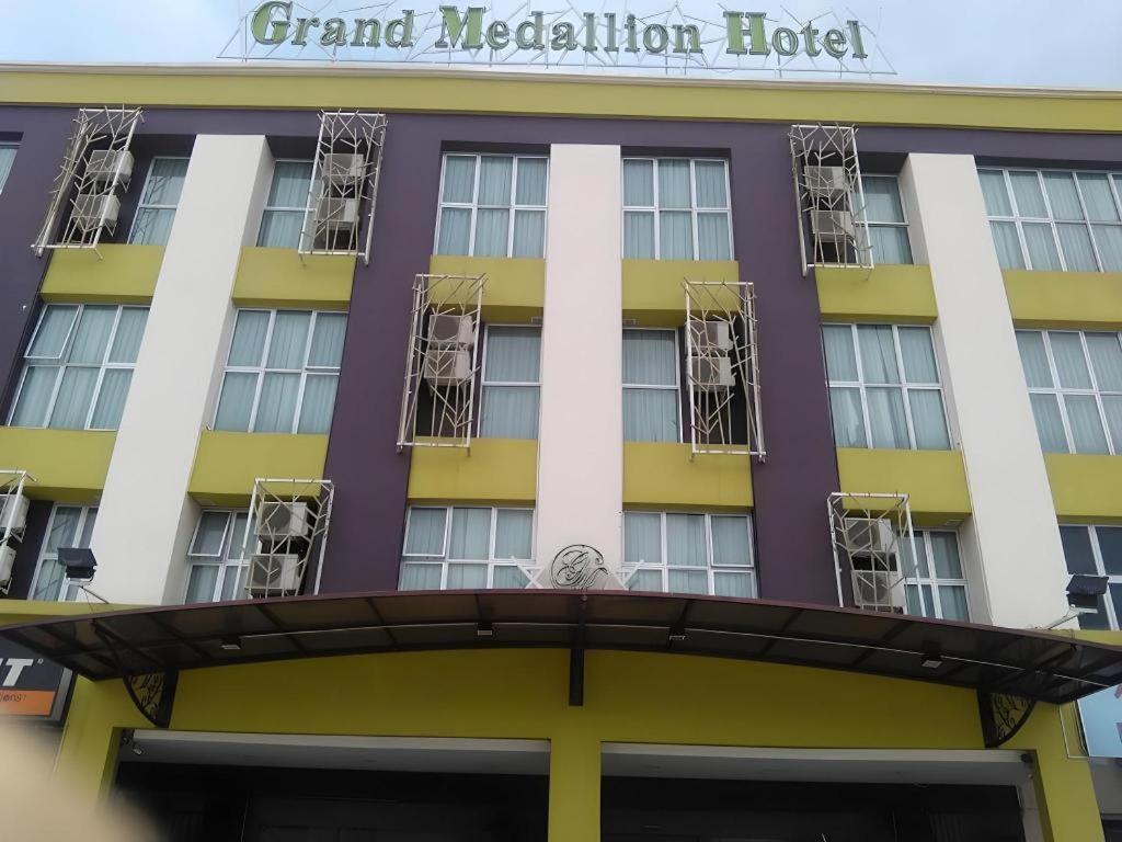 Grand Medallion Hotel Kuching Luaran gambar